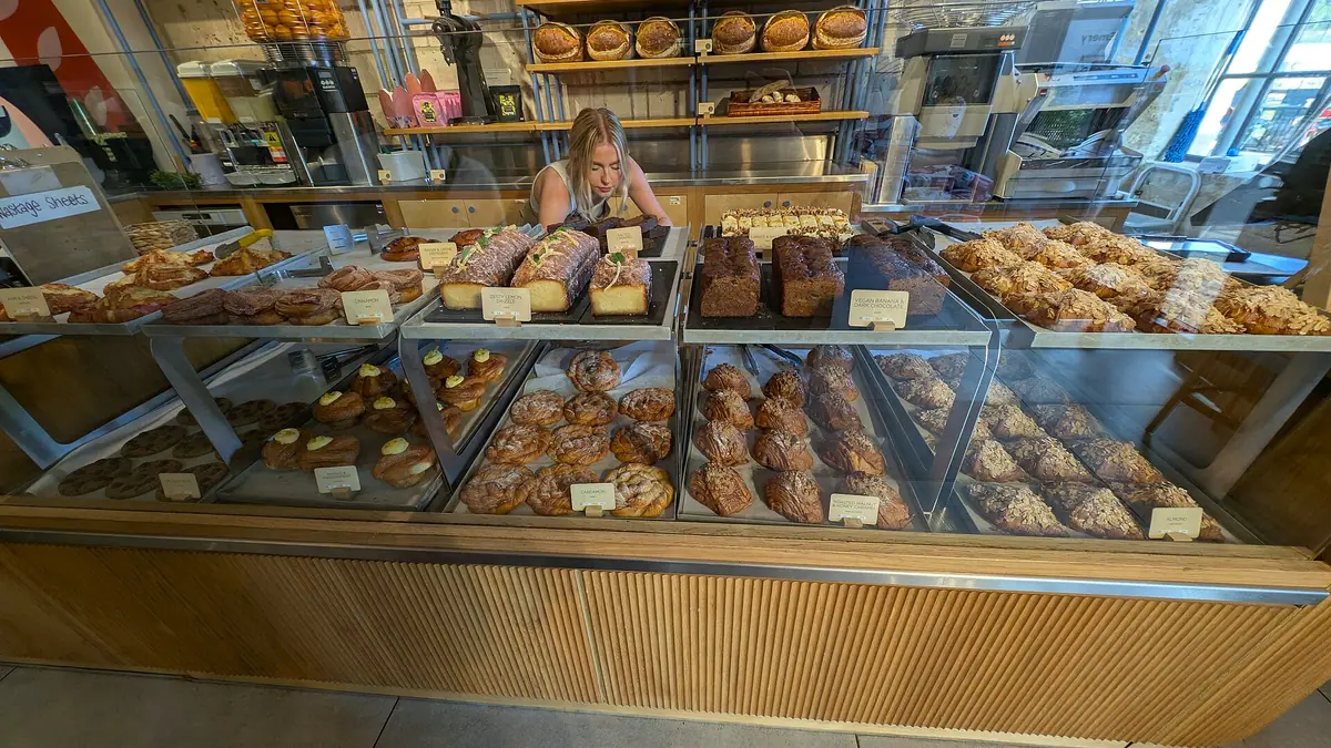 Cake Maker bakes
